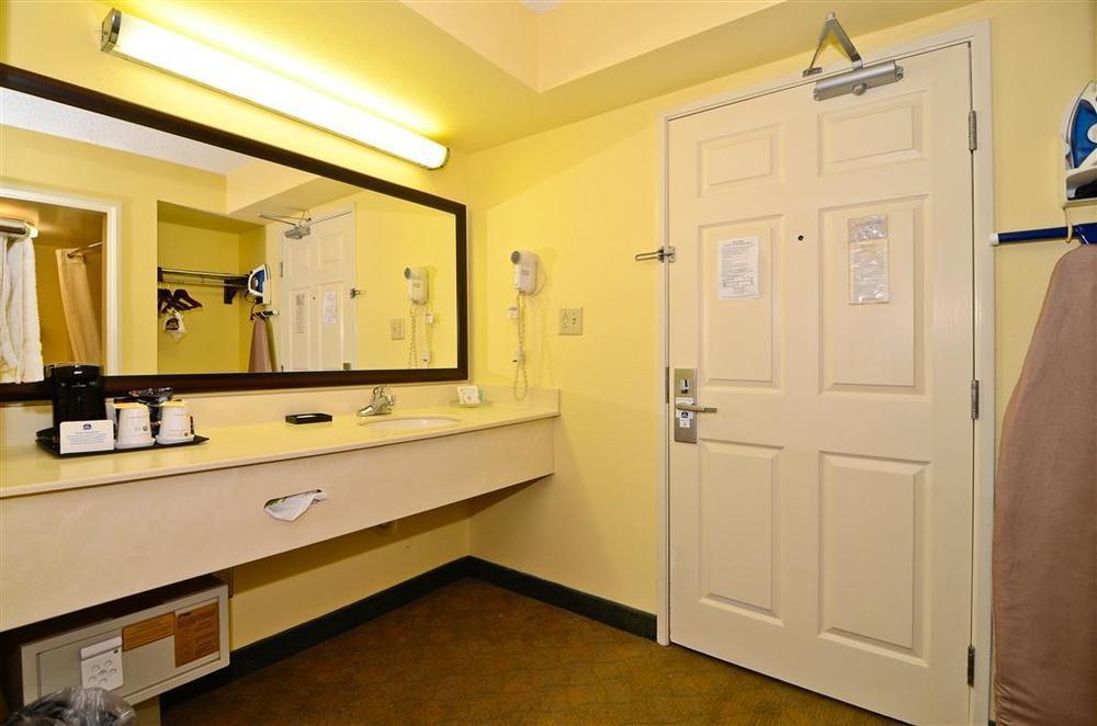 Best Western Louisville East Inn & Suites Habitación foto