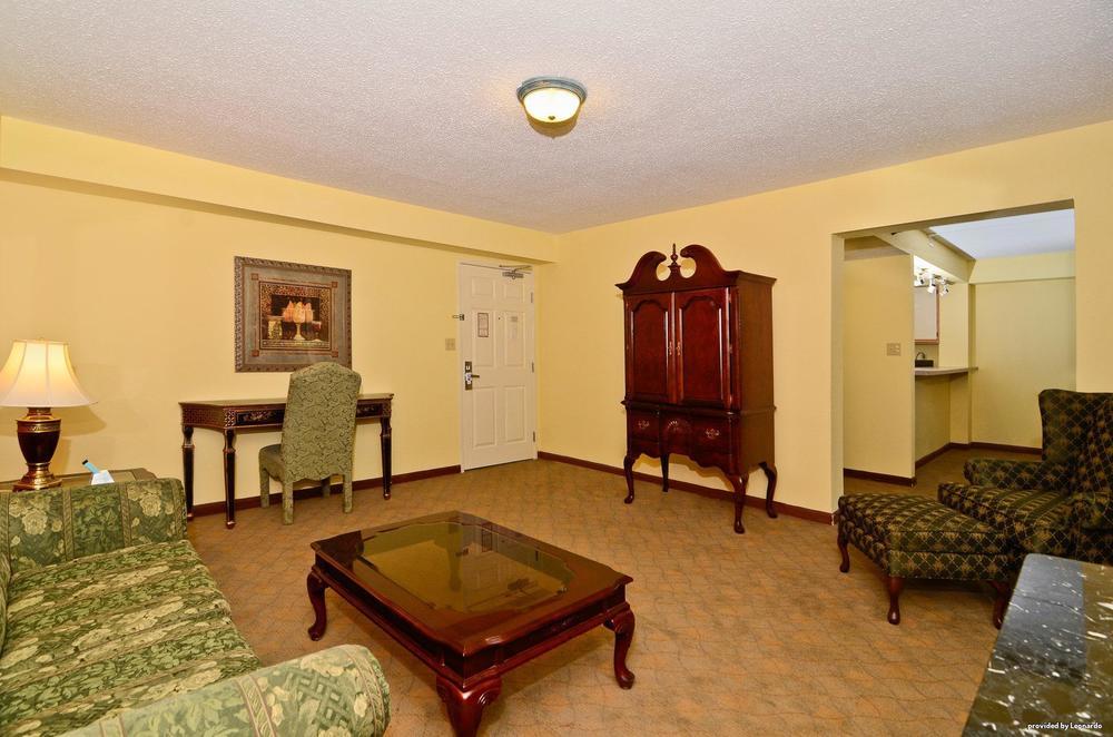 Best Western Louisville East Inn & Suites Habitación foto