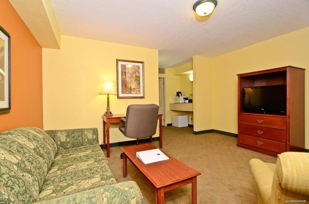 Best Western Louisville East Inn & Suites Habitación foto