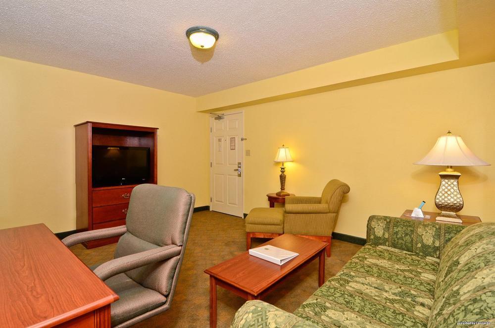 Best Western Louisville East Inn & Suites Habitación foto